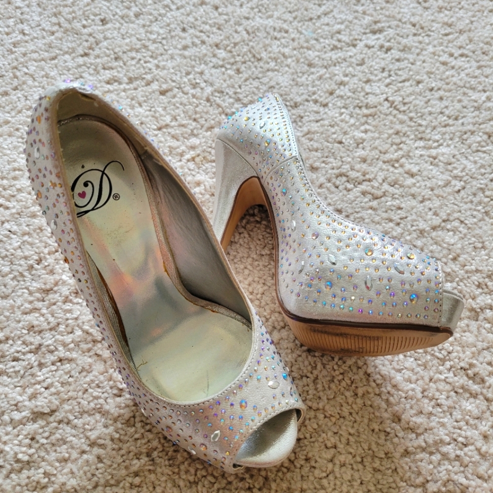 Rhinestones dress shoes